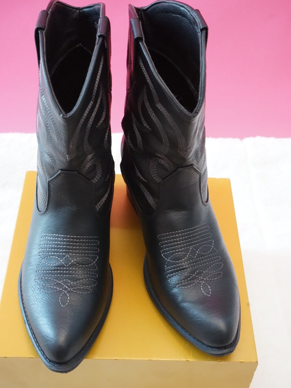 IXU Black Embroidered Cowboy Boots Sz 9 Western Mid Calf (Medium Width)